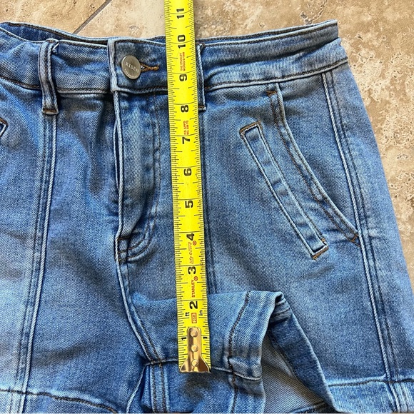 Risen Jeans Center Seam Denim Shorts Women’s Small Blue Stretch Casual - Picture 10 of 11